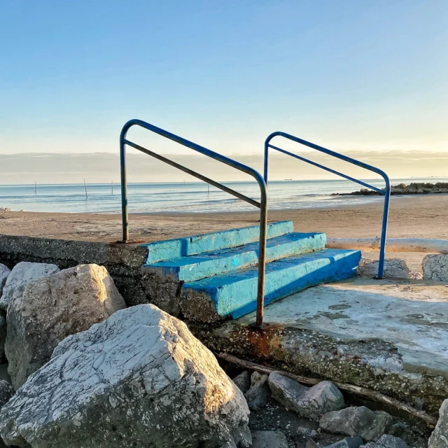 🌊 Winter whispers at Lido di Venezia... 🌬️

There’s something magical about the quiet beauty of Lido’s dam during low tide. The stillness of the water, the soft winter light, and the peaceful atmosphere make it feel like time has paused. 🕰️✨ Whether you’re a local or a wanderer, moments like these remind us to appreciate nature’s quiet wonders. ❤️

Have you ever experienced Lido in winter? Let me know below! 👇

📸 Photo by @kelo77 

#LidoDiVenezia #Venice #WinterVibes #LowTide #NatureLovers #TravelItaly #ExploreVenice #SereneMoments #WinterWonderland #Wanderlust #ItalianBeaches #HiddenGems #TravelGram #InstaTravel #NaturePhotography #PeacefulPlaces